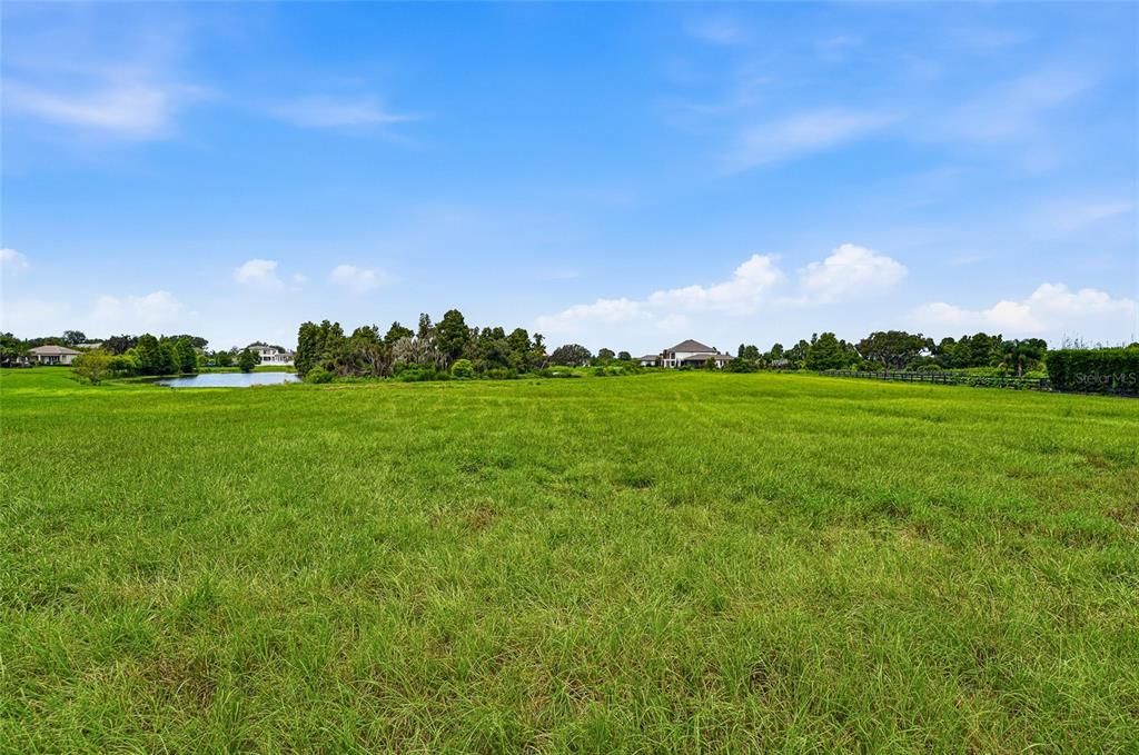 En Venta: $950,000 (2.05 acres)
