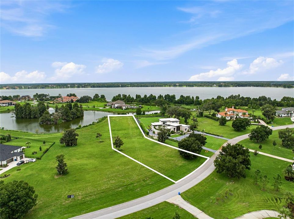 En Venta: $950,000 (2.05 acres)
