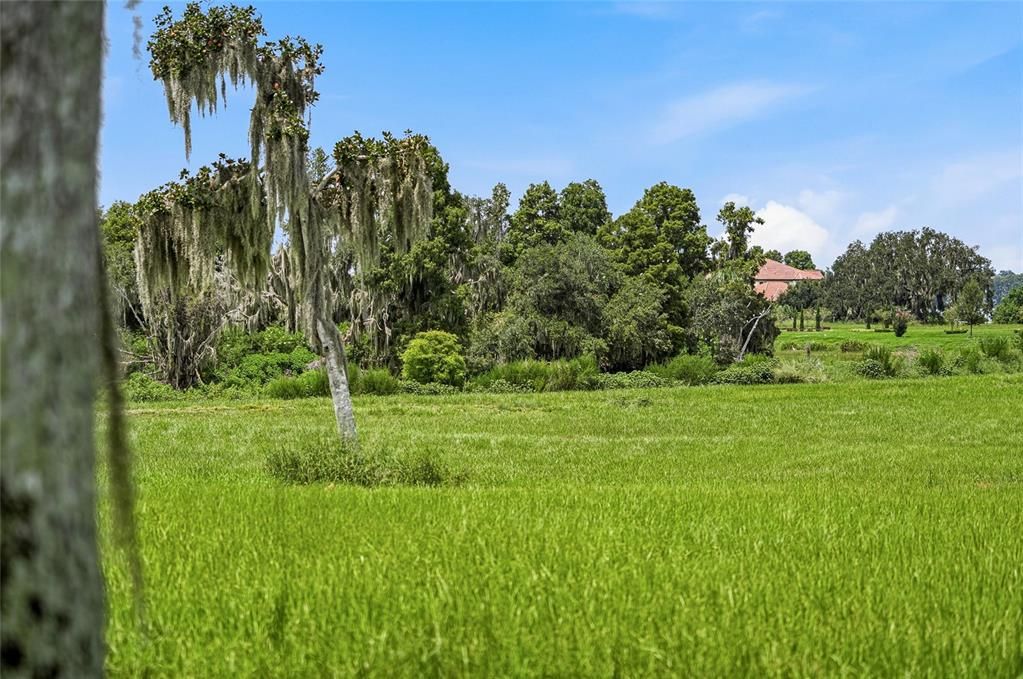 En Venta: $950,000 (2.05 acres)