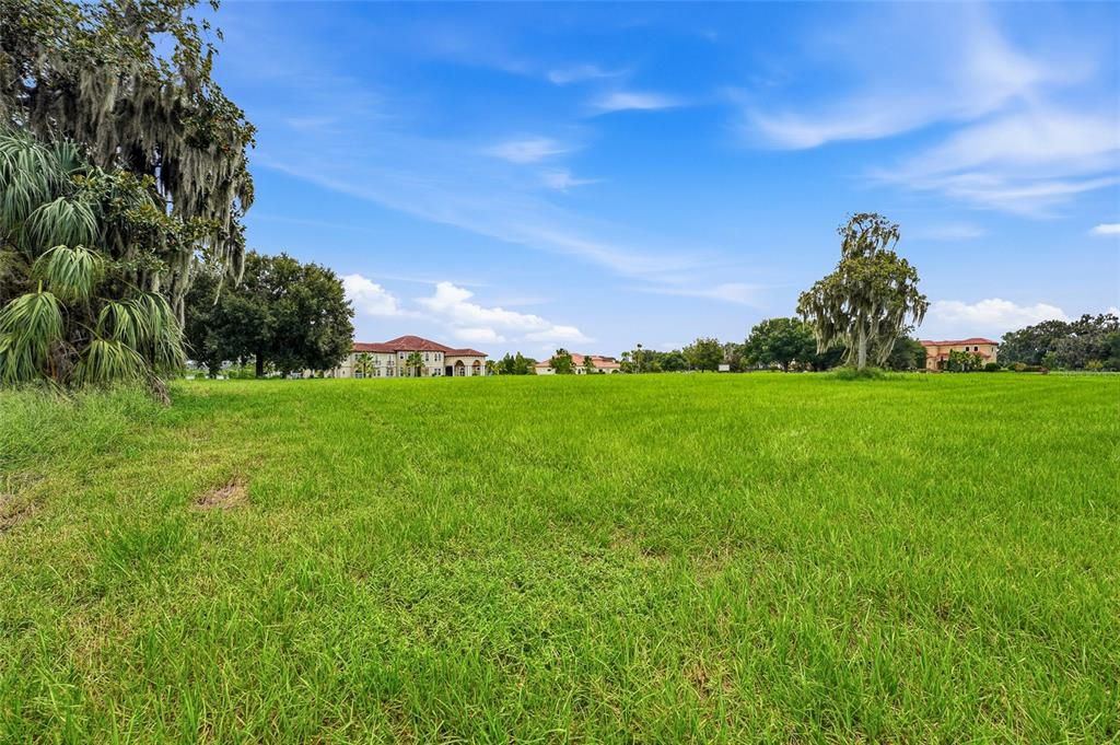 En Venta: $950,000 (2.05 acres)
