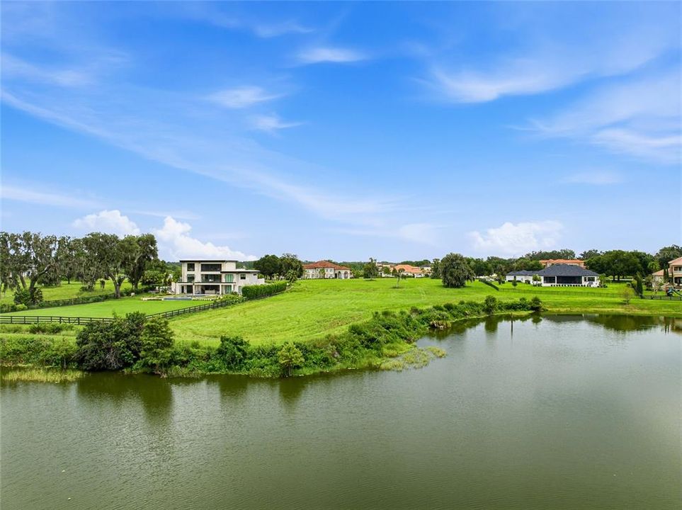 En Venta: $950,000 (2.05 acres)