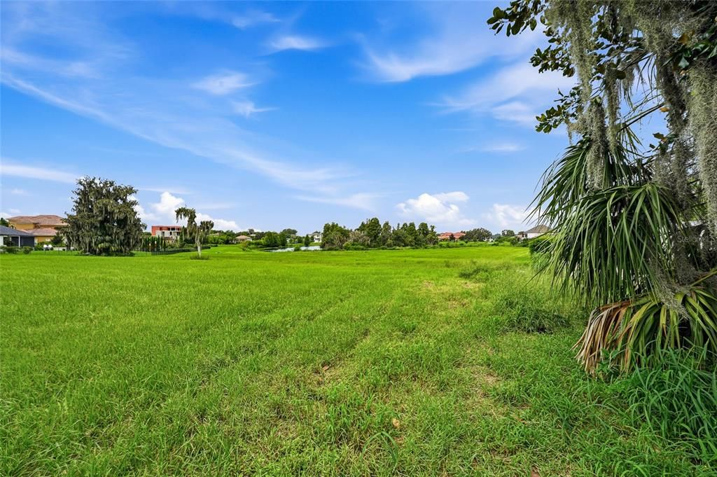 En Venta: $950,000 (2.05 acres)