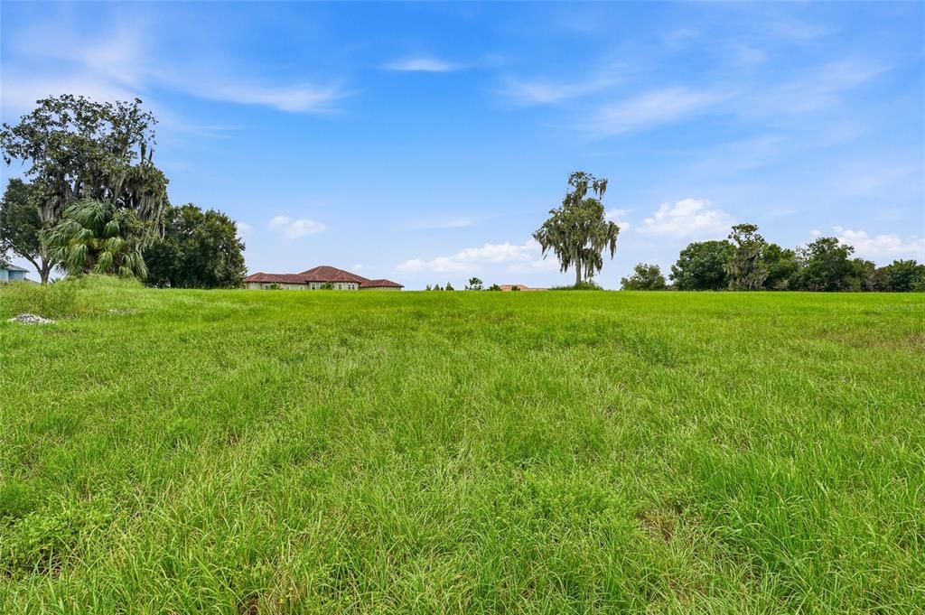 En Venta: $950,000 (2.05 acres)
