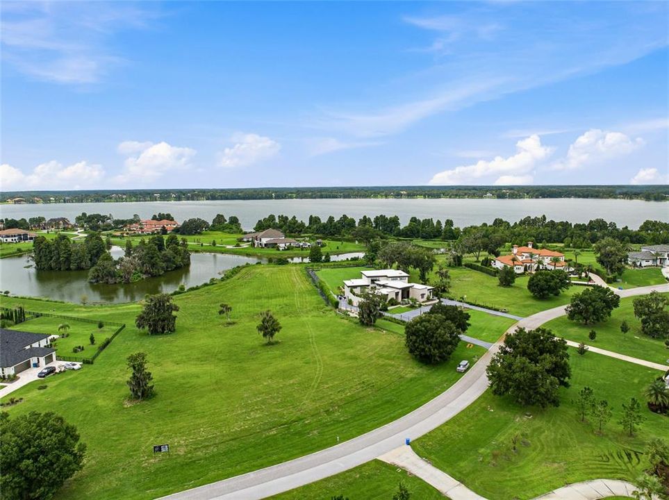 En Venta: $950,000 (2.05 acres)