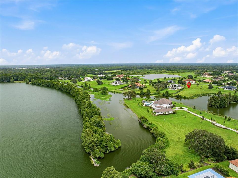 En Venta: $950,000 (2.05 acres)