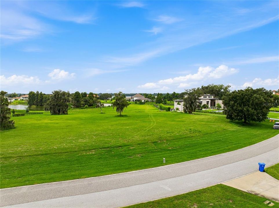 En Venta: $950,000 (2.05 acres)