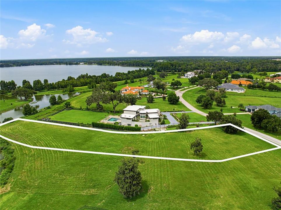 En Venta: $950,000 (2.05 acres)