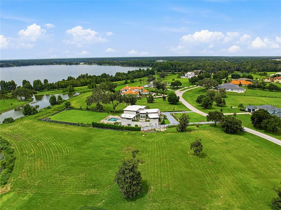 En Venta: $950,000 (2.05 acres)