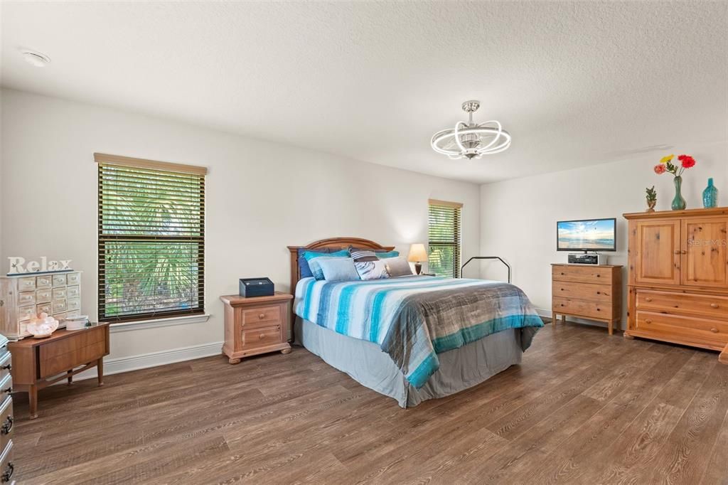 For Sale: $415,000 (3 beds, 2 baths, 1958 Square Feet)