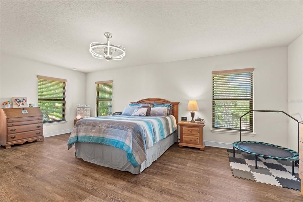 For Sale: $415,000 (3 beds, 2 baths, 1958 Square Feet)