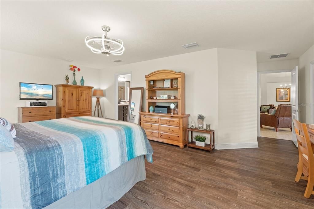 For Sale: $415,000 (3 beds, 2 baths, 1958 Square Feet)