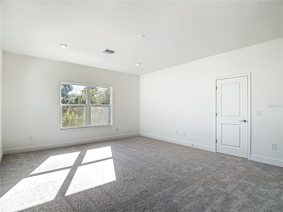 For Rent: $11,450 (5 beds, 4 baths, 3760 Square Feet)