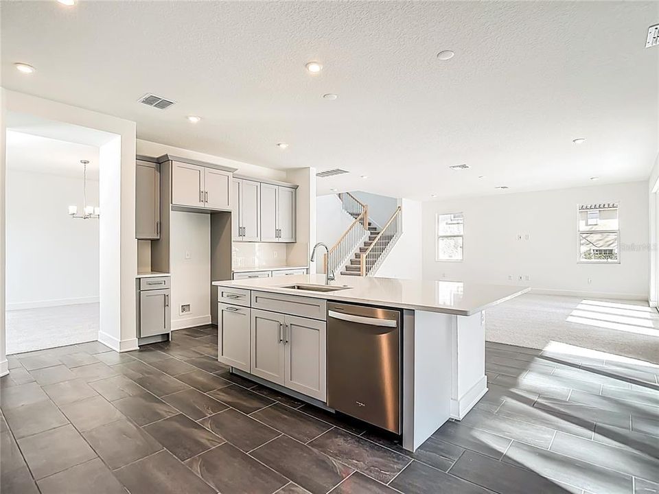 For Rent: $11,450 (5 beds, 4 baths, 3760 Square Feet)