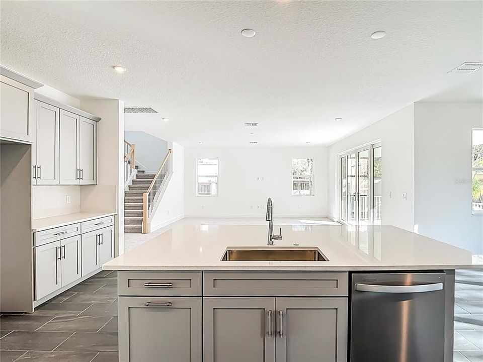 For Rent: $11,450 (5 beds, 4 baths, 3760 Square Feet)