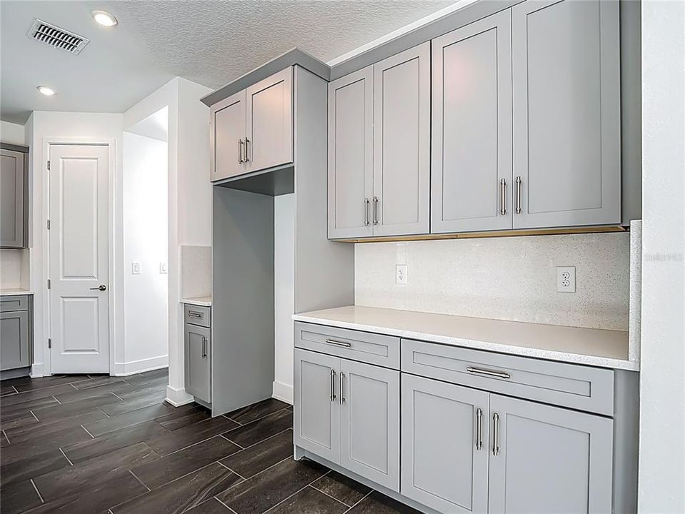 For Rent: $11,450 (5 beds, 4 baths, 3760 Square Feet)