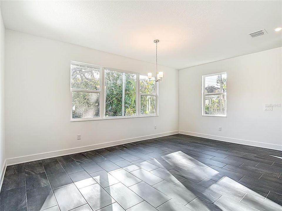 For Rent: $11,450 (5 beds, 4 baths, 3760 Square Feet)
