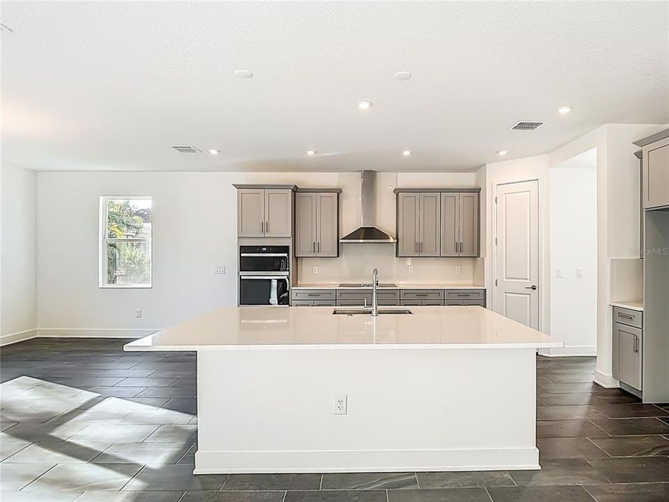 For Rent: $11,450 (5 beds, 4 baths, 3760 Square Feet)