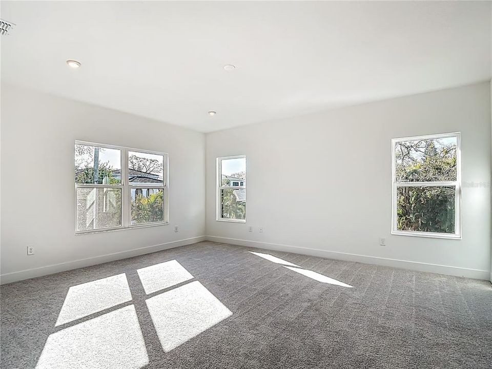 For Rent: $11,450 (5 beds, 4 baths, 3760 Square Feet)