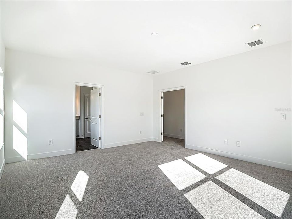 For Rent: $11,450 (5 beds, 4 baths, 3760 Square Feet)