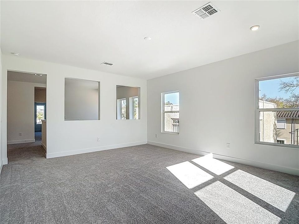 For Rent: $11,450 (5 beds, 4 baths, 3760 Square Feet)
