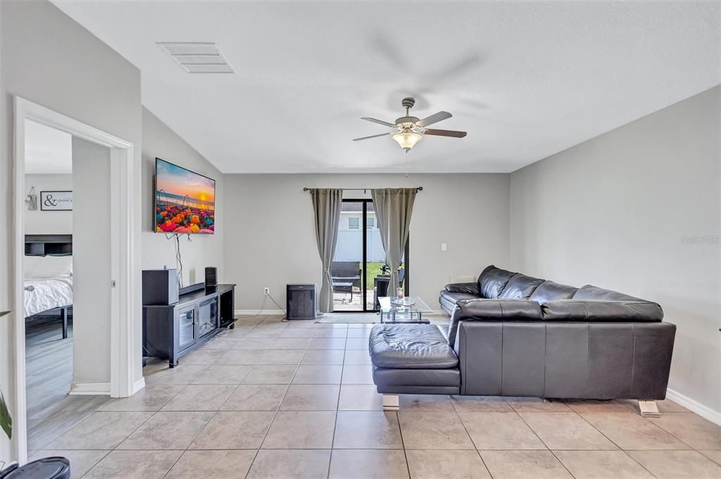 En Venta: $339,000 (4 camas, 2 baños, 1841 Pies cuadrados)