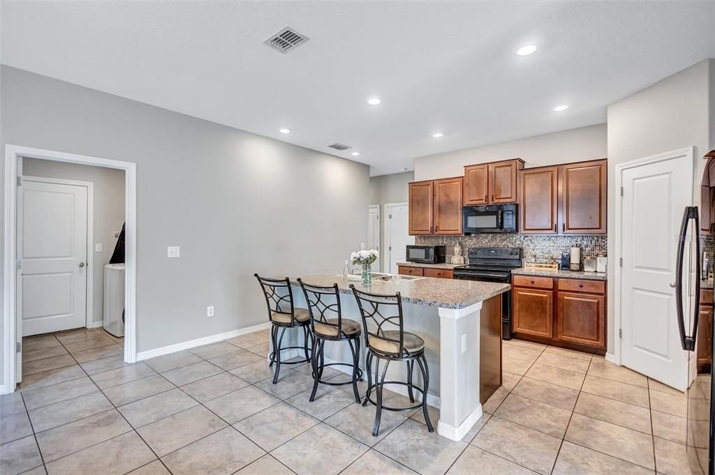 En Venta: $339,000 (4 camas, 2 baños, 1841 Pies cuadrados)