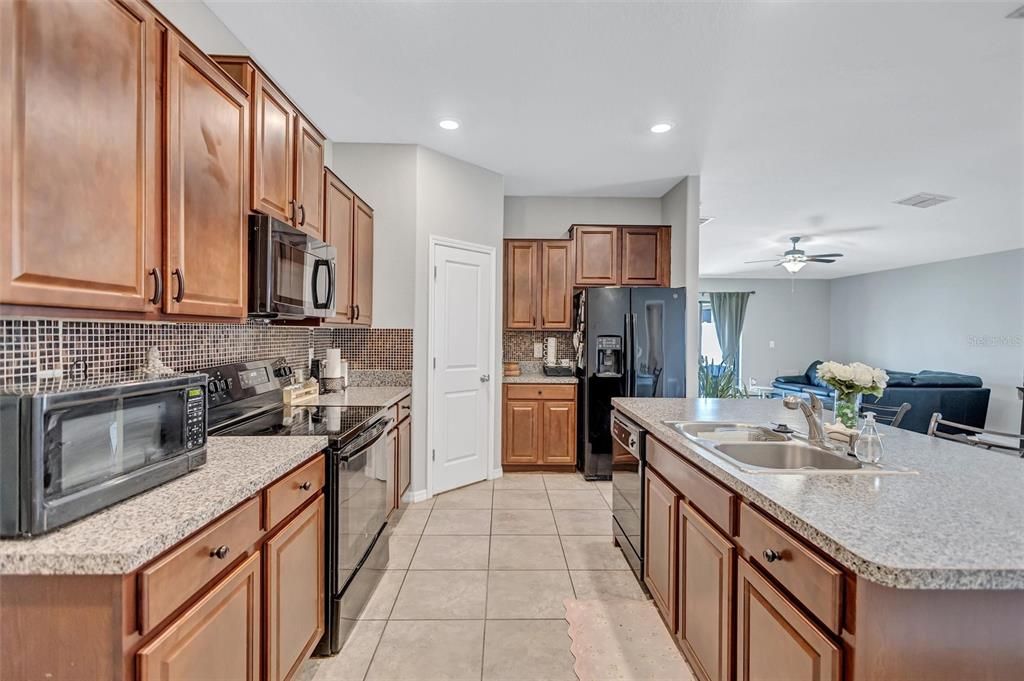 En Venta: $339,000 (4 camas, 2 baños, 1841 Pies cuadrados)