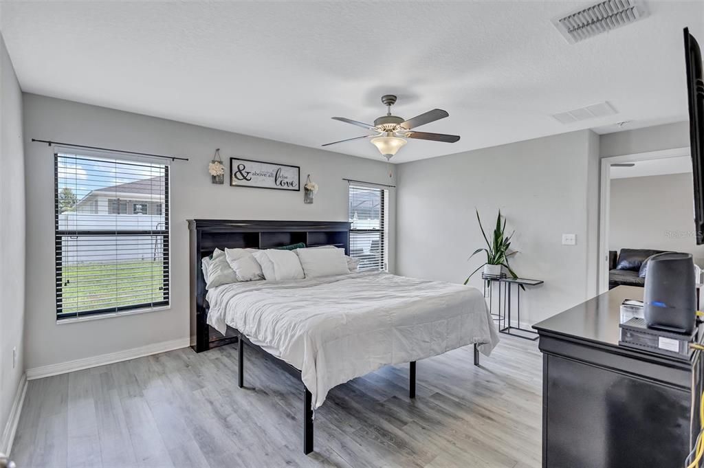 En Venta: $339,000 (4 camas, 2 baños, 1841 Pies cuadrados)