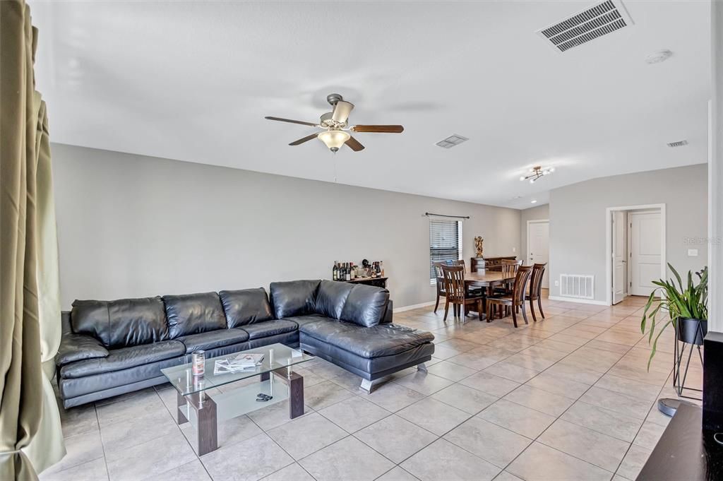 En Venta: $339,000 (4 camas, 2 baños, 1841 Pies cuadrados)