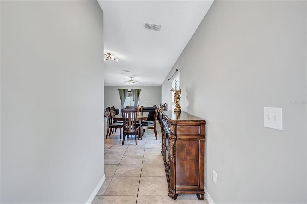 En Venta: $339,000 (4 camas, 2 baños, 1841 Pies cuadrados)