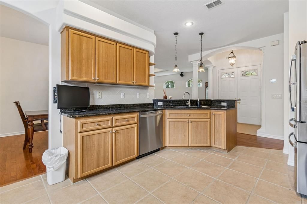 For Sale: $480,000 (2 beds, 2 baths, 2218 Square Feet)