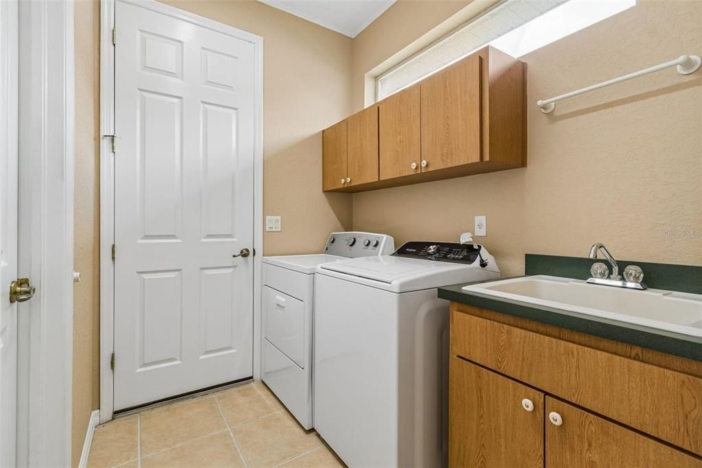 For Sale: $480,000 (2 beds, 2 baths, 2218 Square Feet)