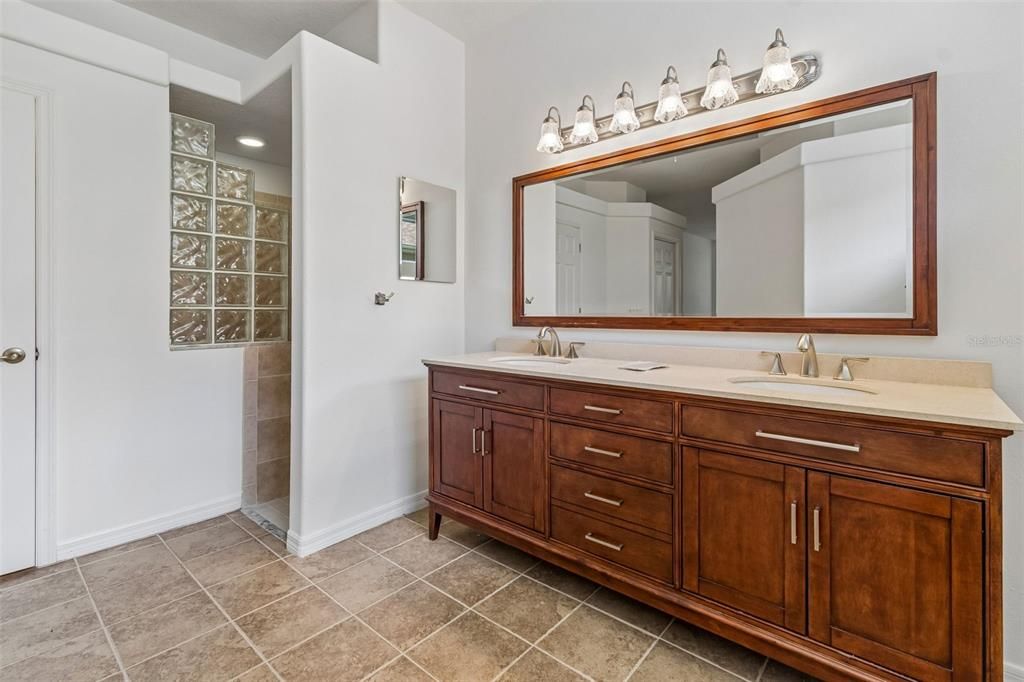 For Sale: $480,000 (2 beds, 2 baths, 2218 Square Feet)