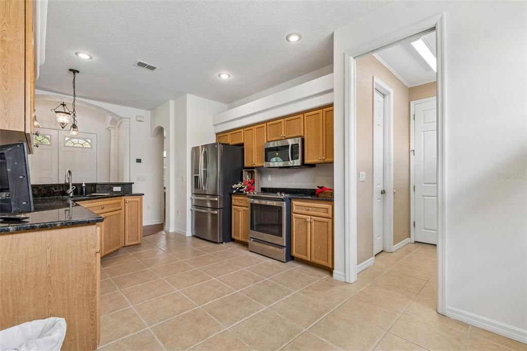 For Sale: $480,000 (2 beds, 2 baths, 2218 Square Feet)