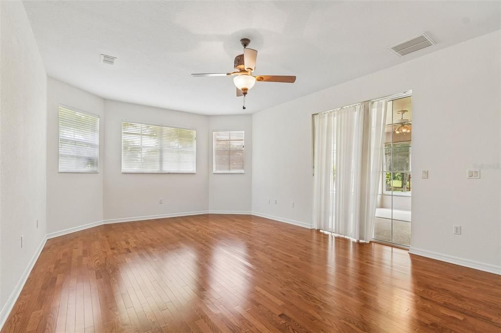 For Sale: $480,000 (2 beds, 2 baths, 2218 Square Feet)