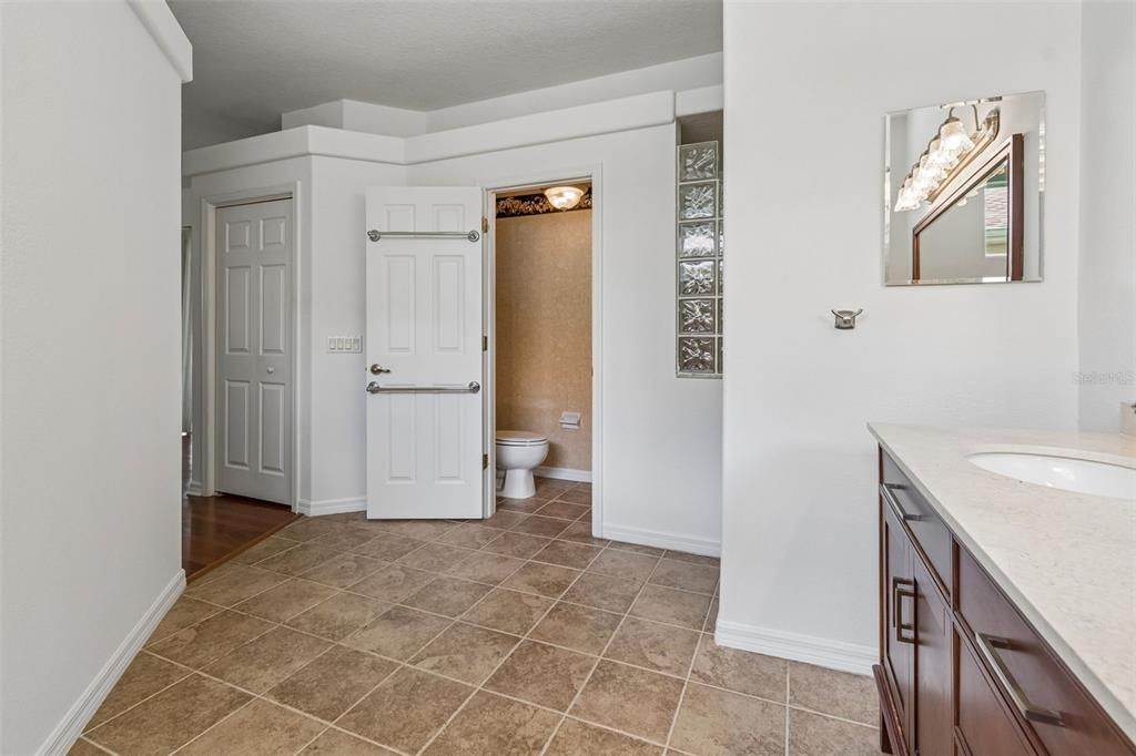 For Sale: $480,000 (2 beds, 2 baths, 2218 Square Feet)