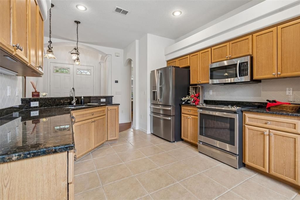 For Sale: $480,000 (2 beds, 2 baths, 2218 Square Feet)