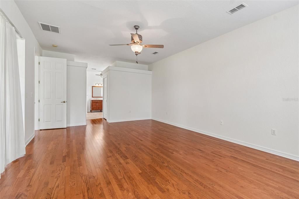 For Sale: $480,000 (2 beds, 2 baths, 2218 Square Feet)