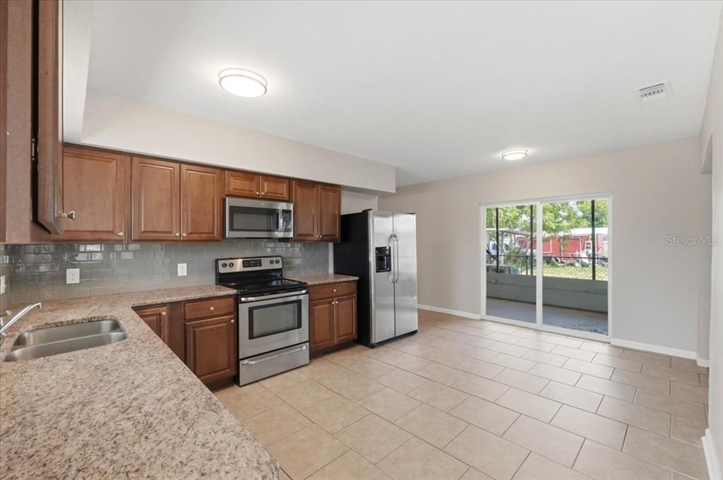 На продажу: $299,000 (4 спален, 3 ванн, 1600 Квадратных фут)
