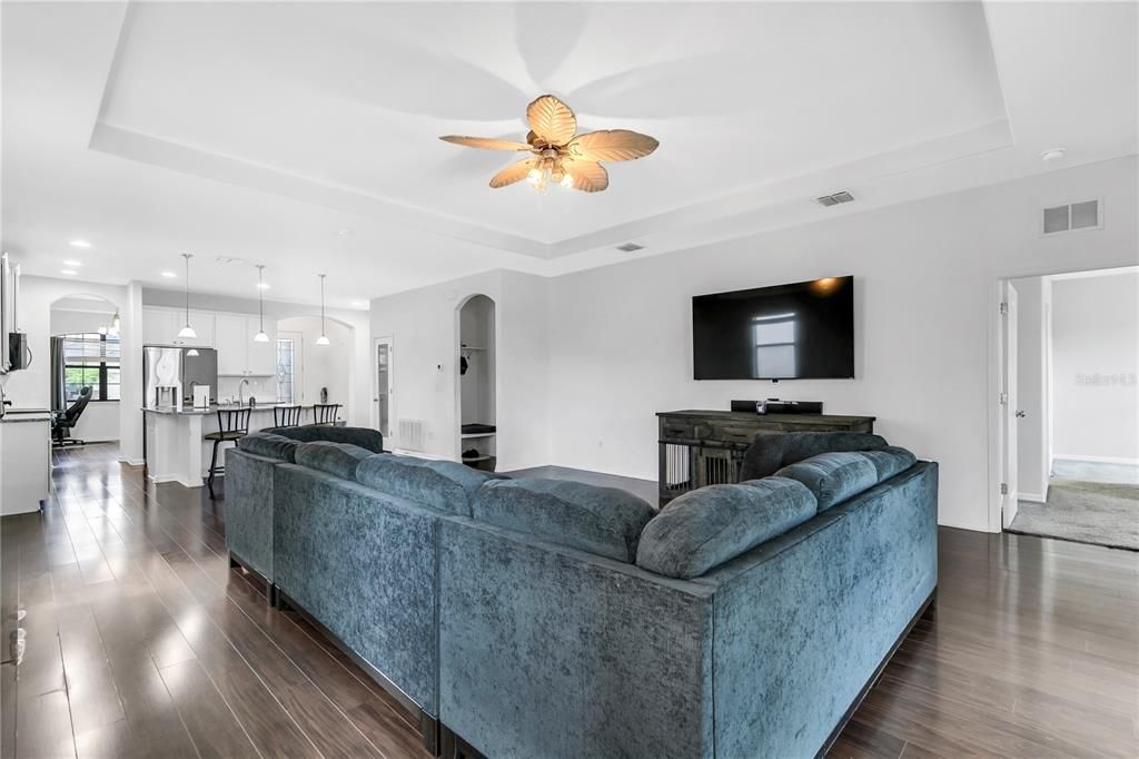 На продажу: $359,000 (3 спален, 2 ванн, 1866 Квадратных фут)