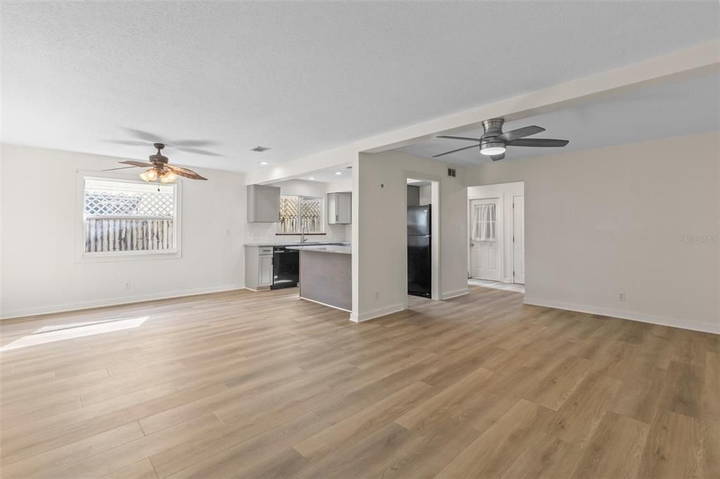 For Sale: $249,900 (2 beds, 2 baths, 1344 Square Feet)