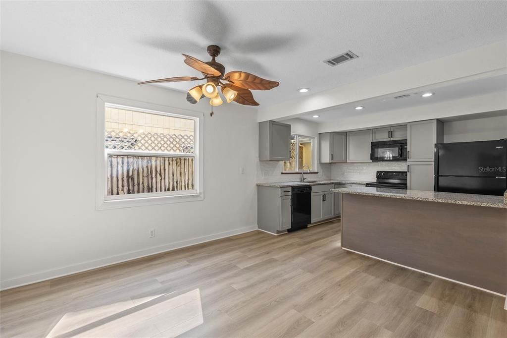 For Sale: $249,900 (2 beds, 2 baths, 1344 Square Feet)