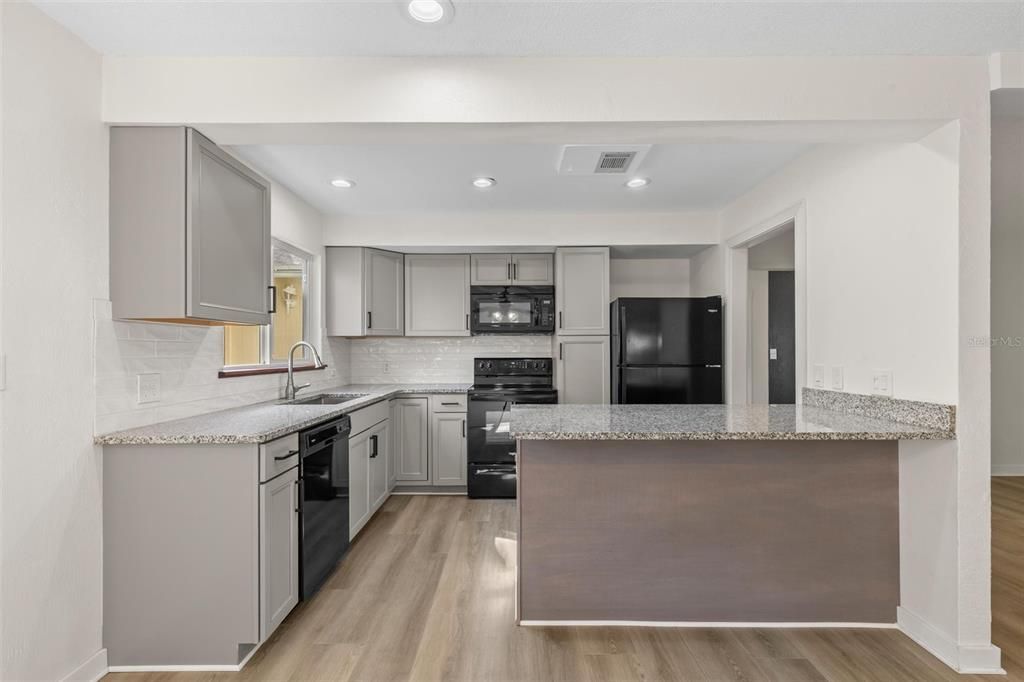 For Sale: $249,900 (2 beds, 2 baths, 1344 Square Feet)