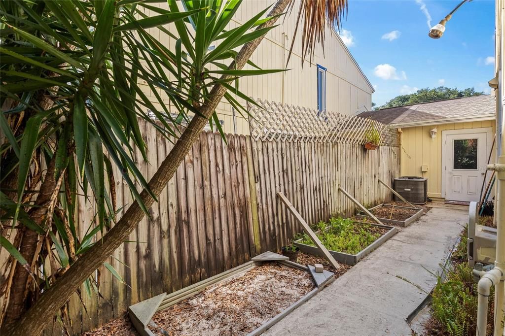 For Sale: $249,900 (2 beds, 2 baths, 1344 Square Feet)
