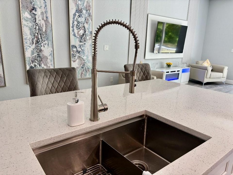 En Venta: $1,285,000 (4 camas, 4 baños, 3576 Pies cuadrados)