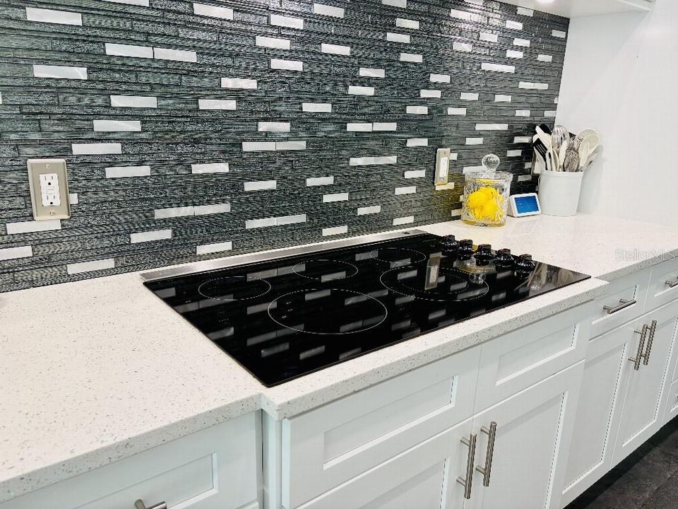 En Venta: $1,285,000 (4 camas, 4 baños, 3576 Pies cuadrados)