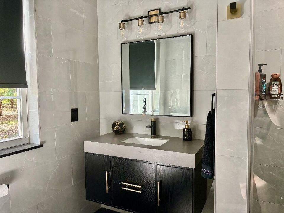 En Venta: $1,285,000 (4 camas, 4 baños, 3576 Pies cuadrados)