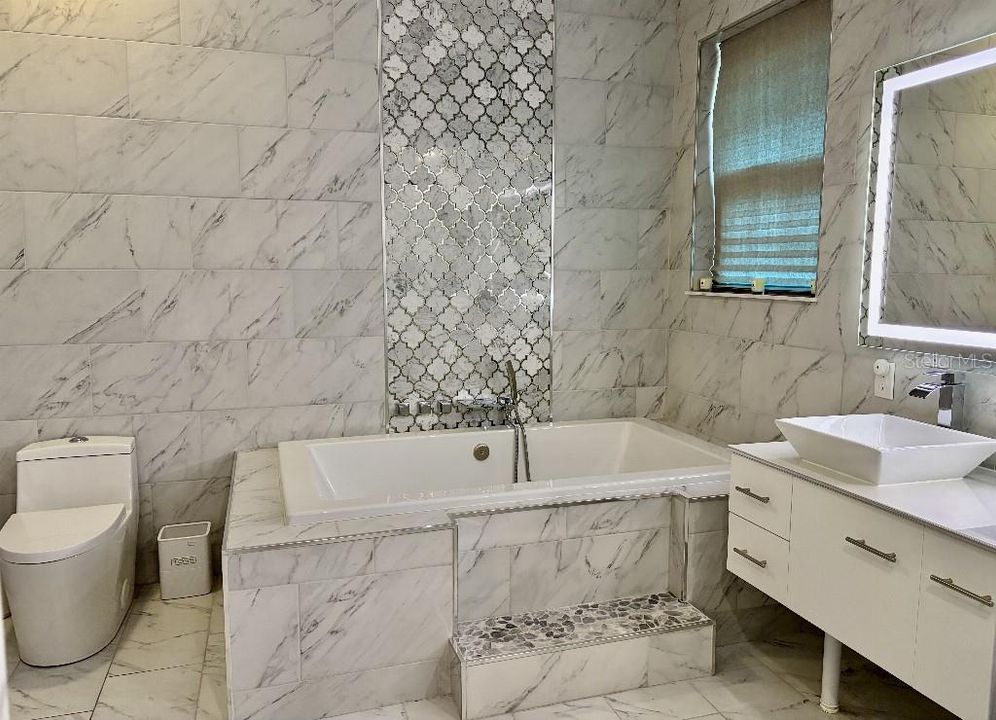 En Venta: $1,285,000 (4 camas, 4 baños, 3576 Pies cuadrados)