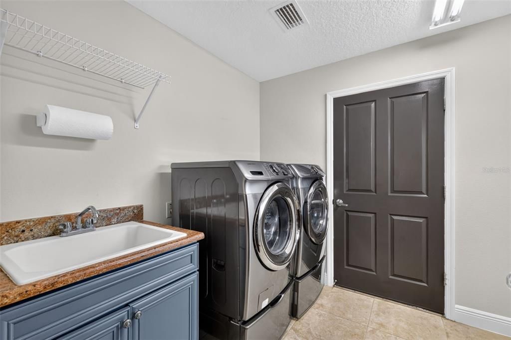 For Sale: $625,000 (3 beds, 2 baths, 2512 Square Feet)