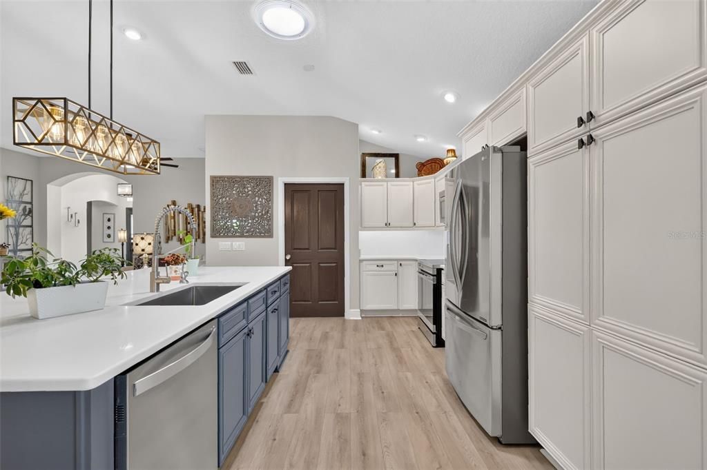 For Sale: $625,000 (3 beds, 2 baths, 2512 Square Feet)